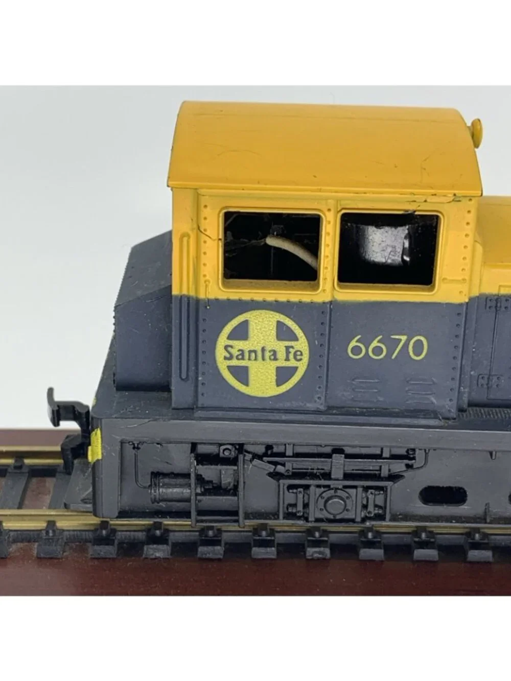 Plymouth HO Scale 0-4-0 Diesel Switcher Santa Fe ATSF 6670 Yugoslavia Vintage